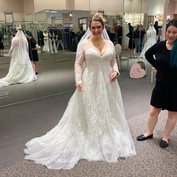 *NEW* wedding dress - Picture 5 of 7